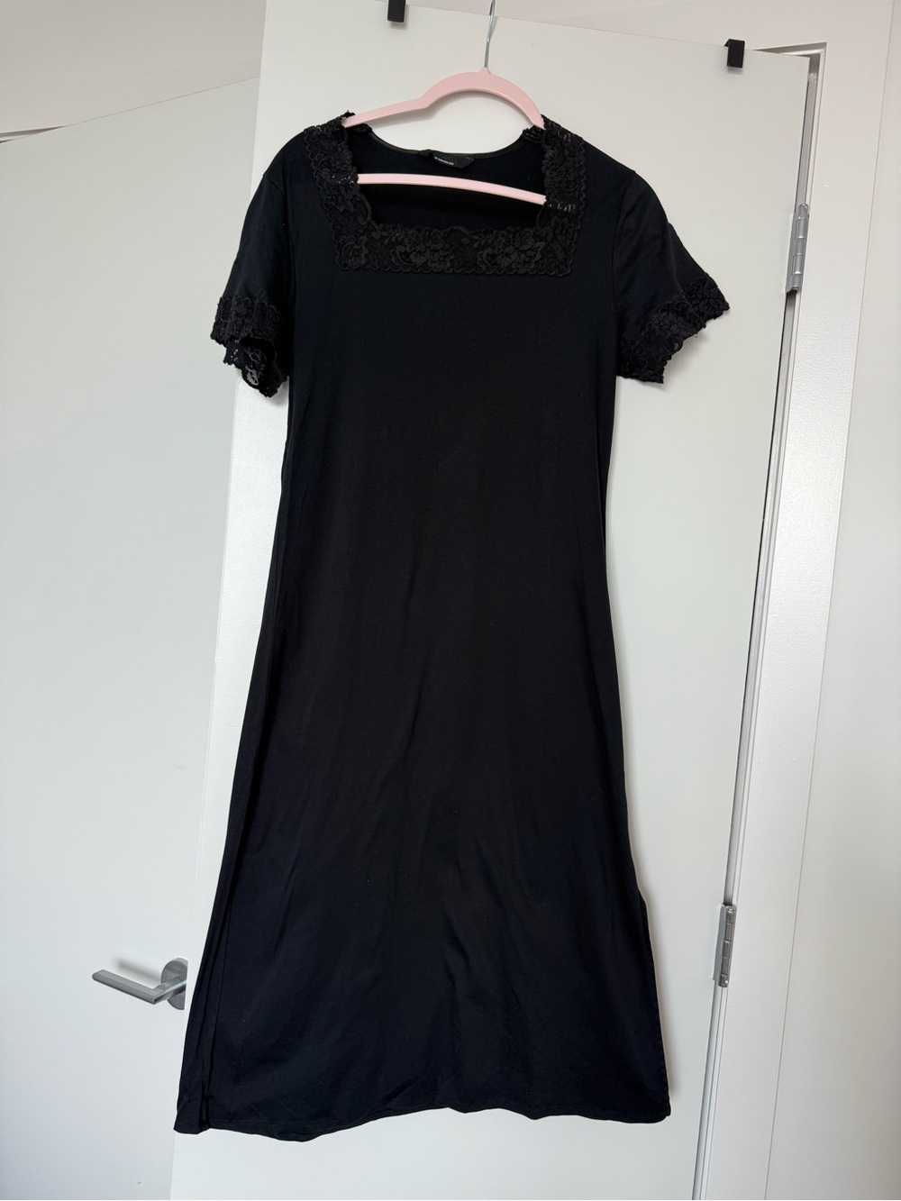 Hanro Black Lace-Trim Square Neck Midi sleeping Dress